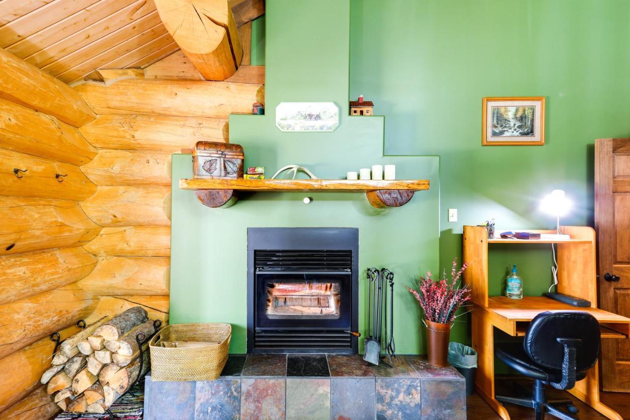 Riverside Log Cabin On-Site Aurora Viewing! North Pole Exterior photo